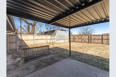 709 E Clay Street, Bowie, TX 76230 - Photo 23