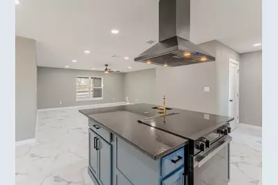 709 E Clay Street, Bowie, TX 76230 - Photo 9