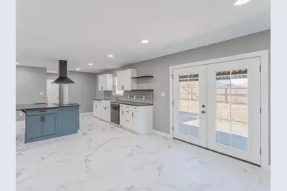 709 E Clay Street, Bowie, TX 76230 - Photo 7