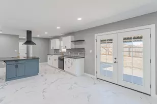 709 E Clay St, Bowie, TX 76230 - Photo 7