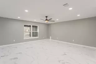 709 E Clay St, Bowie, TX 76230 - Photo 11