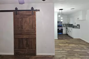 604 Bayless Dr, Euless, TX 76040 - Photo 3