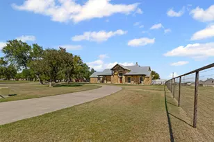 216 Megan Ct, Hudson Oaks, TX 76087 - Photo 5