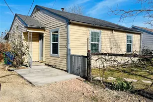 203 Ennis St, Waxahachie, TX 75165 - Photo 1