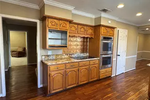 610 W Cedar St, Nocona, TX 76255 - Photo 11