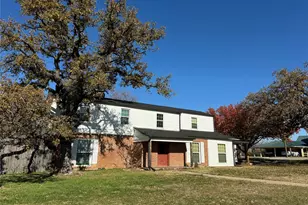 610 W Cedar St, Nocona, TX 76255 - Photo 1