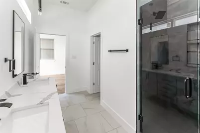 1105 Poindexter Street #B2, Fort Worth, TX 76102 - Photo 15