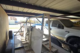 222 W Shady Grove Road W, Irving, TX 75060 - Photo 37