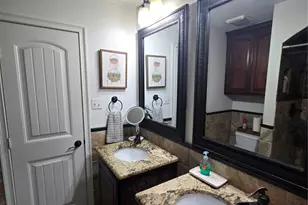 222 W Shady Grove Road W, Irving, TX 75060 - Photo 23