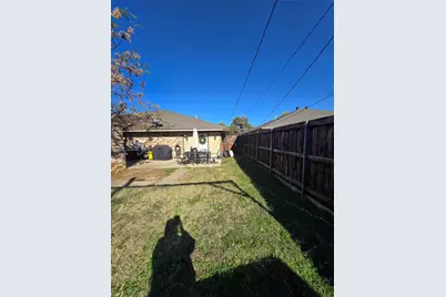 222 W Shady Grove Road W #222 East unit, Irving, TX 75060 - Photo 3