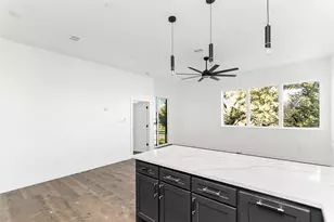 1105 Poindexter St, Fort Worth, TX 76102 - Photo 13