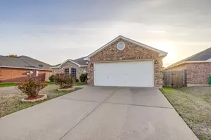 951 Morgan Dr, Burleson, TX 76028 - Photo 5