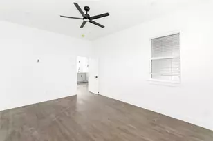 1101 Poindexter St, Fort Worth, TX 76102 - Photo 13