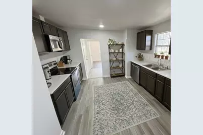 918 W 8th #3, Dallas, TX 75208 - Photo 1