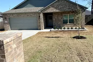 1403 Jefferson St, Bowie, TX 76230 - Photo 3