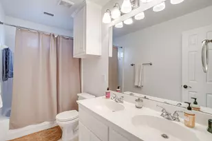 8216 Dogwood Ln, Irving, TX 75063 - Photo 9