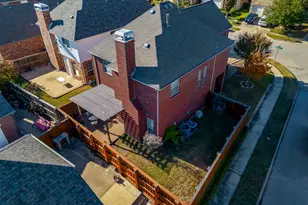 8216 Dogwood Ln, Irving, TX 75063 - Photo 33