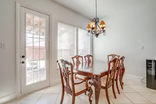 8216 Dogwood Ln, Irving, TX 75063 - Photo 13