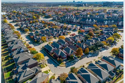 8216 Dogwood Lane, Irving, TX 75063 - Photo 37