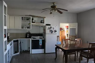 304 E Criddle St, Waxahachie, TX 75165 - Photo 5