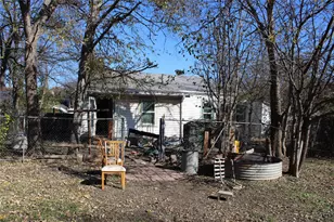 304 E Criddle St, Waxahachie, TX 75165 - Photo 13