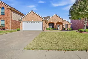 421 Kingfisher Ln, Arlington, TX 76002 - Photo 1