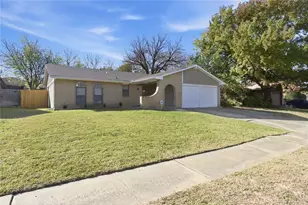420 Thomas Chapel Dr, Arlington, TX 76014 - Photo 1