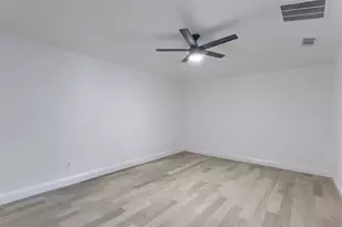 1913 E Branch Hollow Dr, Carrollton, TX 75007 - Photo 19