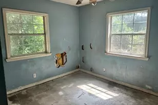 2820 Oak Wood St, Granbury, TX 76048 - Photo 9