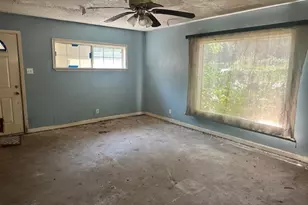 2820 Oak Wood St, Granbury, TX 76048 - Photo 5