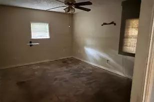 2820 Oak Wood St, Granbury, TX 76048 - Photo 19