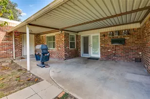 4017 Emerald Oaks Dr, Haltom City, TX 76117 - Photo 23