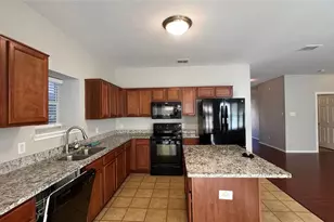 8128 Hulen Park Cir, Fort Worth, TX 76123 - Photo 5