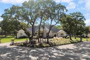 1340 Autumn Oaks Cir, China Spring, TX 76633 - Photo 3