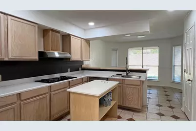 1915 Longmeadow Drive, Arlington, TX 76015 - Photo 5