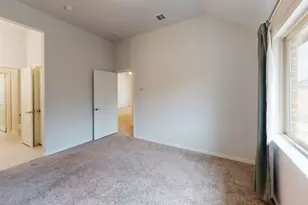 456 Renaissance Ln, Irving, TX 75060 - Photo 9