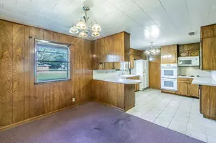 615 E Jacinto St, Groesbeck, TX 76642 - Photo 5