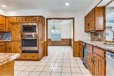 2805 Staffordshire Drive, Carrollton, TX 75007 - Photo 9