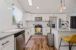 9411 Pinewood Dr, Dallas, TX 75243 - Photo 5