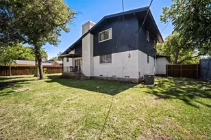 9411 Pinewood Dr, Dallas, TX 75243 - Photo 17