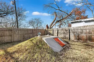 604 S Maxey St, Sherman, TX 75090 - Photo 23