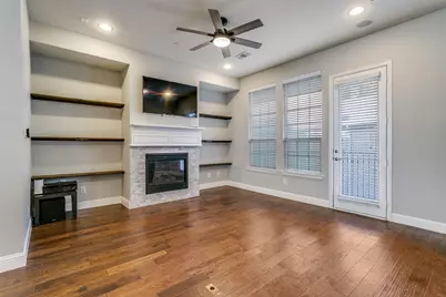 515 W Royal Lane, Irving, TX 75039 - Photo 7