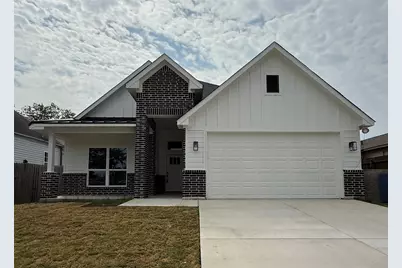 2613 Chestnut Avenue, Fort Worth, TX 76164 - Photo 1