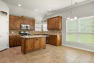 107 Donna Cir, Granbury, TX 76049 - Photo 7