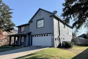 208 Oxford Dr, Roanoke, TX 76262 - Photo 3