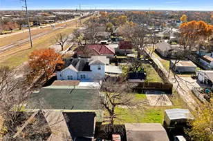 907 Main St, Ennis, TX 75119 - Photo 23