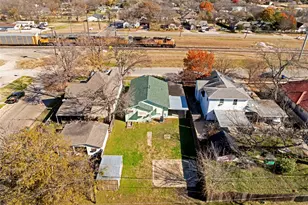 907 Main St, Ennis, TX 75119 - Photo 25