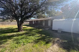 105 Southland Dr, Sanger, TX 76266 - Photo 19