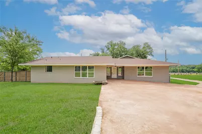 812 E 1st, Hughes Springs, TX 75656 - Photo 9