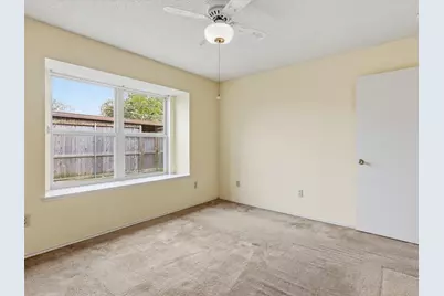 321 Gregory Lane, Grand Prairie, TX 75052 - Photo 21